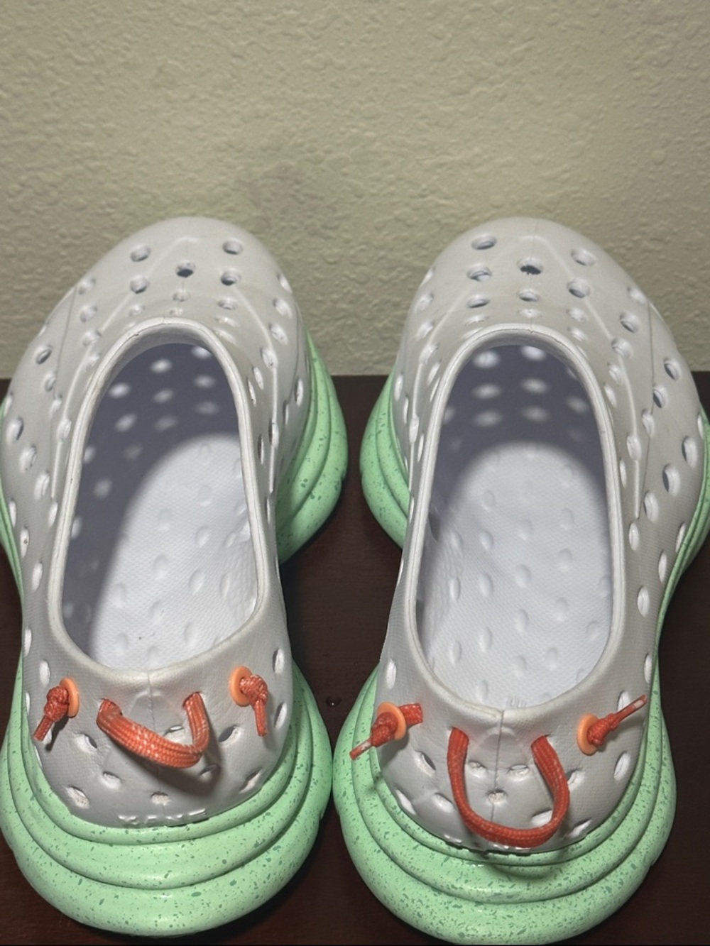 KANE Revive Shoes - White Spring Speckle, Size 10W or 8M - Picture 4 of 6